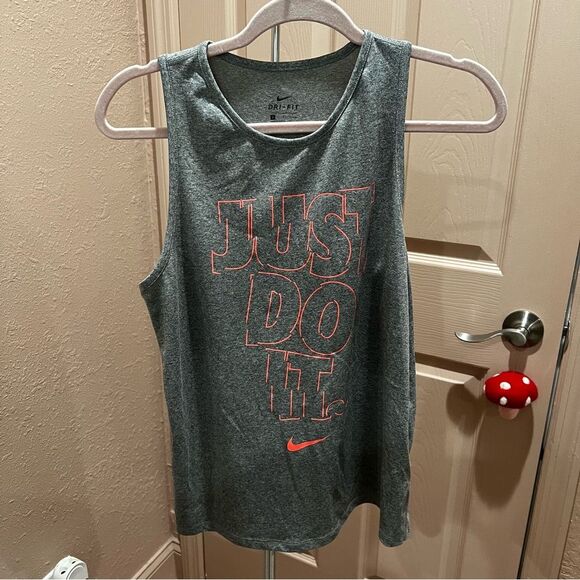 *Nike “Just Do It” Sleeveless Muscle Tank - Picture 2 of 10